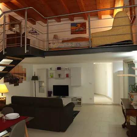 Lägenhet Mega House *