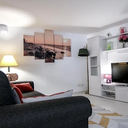 Apartment Mega House *